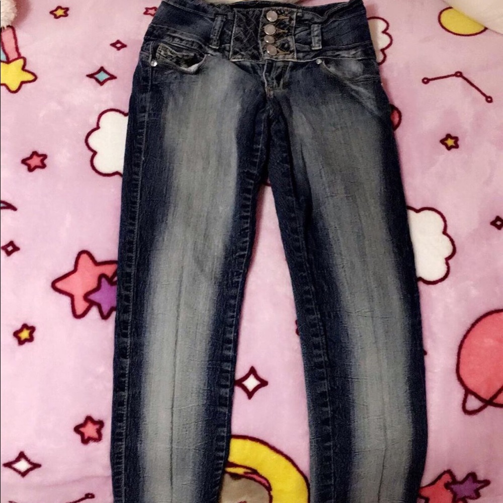 High-waisted pants
